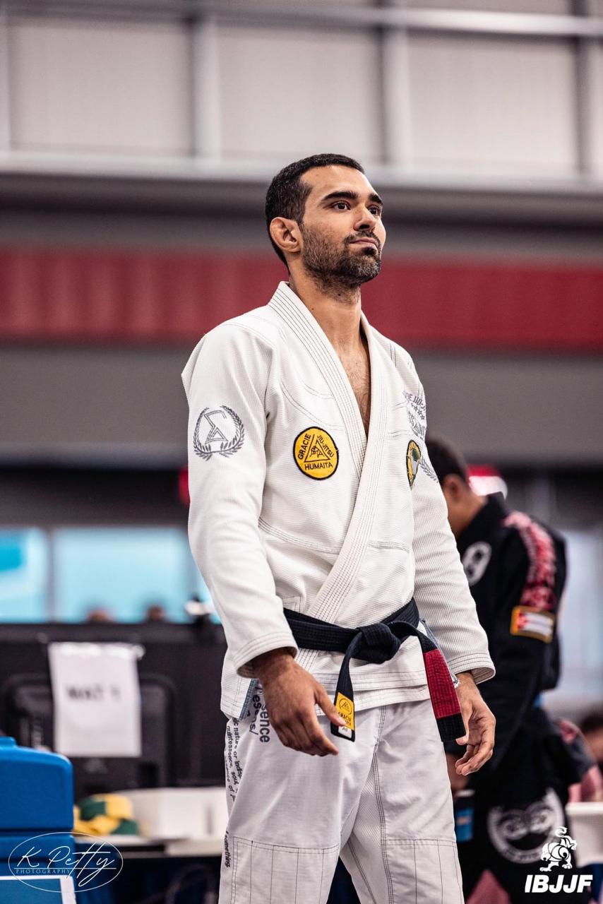 Carlos Gil - Representando Essence en competencias IBJJF